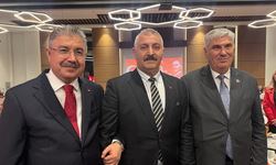 Vali Yılmaz Tören Alanında Tepki Gösteren Şehit Babasıyla Bir Araya Geldi!