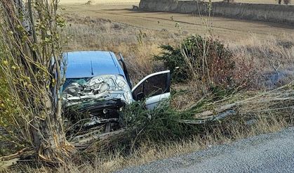 Afyonkarahisar’da feci kaza; Otomobil şarampole yuvarlandı!