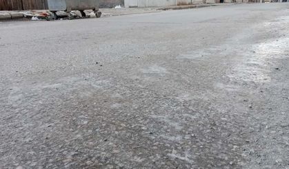 Eskişehir'de sokaklar buz pistine döndü; Aman dikkatli olun!