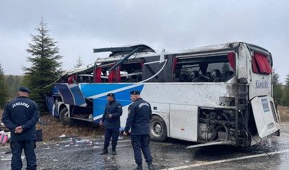 Eskişehir'de Yolcu Otobüsü Devrildi: Can Kaybı ve Yaralılar Var