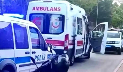 Faciaya Ramak Kaldı! Otomobil Motorlu Bisiklete Çarptı