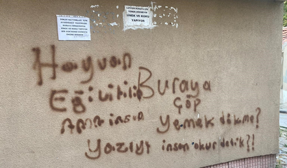 Eskişehir’de Duvardan Duvara Yazışmalar Dikkat Çekti