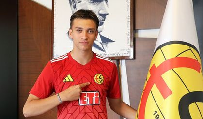 Eskişehirspor 19 Yaşındaki Savunma Oyuncusunu Kadroya Kattı