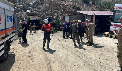 Maden Ocağında Göçük Meydana Geldi 1 İşçi Mahsur Kaldı