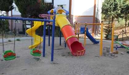 Eskişehir’de Çocuk Parkındaki Demir Korkuluk Tehlike Saçıyor