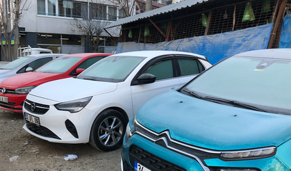 Eskişehir'de Soğuk Hava Otomobil Camlarını Vurdu!
