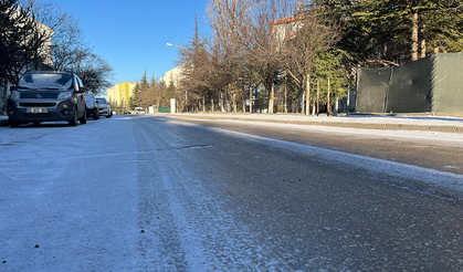 Eskişehir'de Yollar Soğuktan Adeta Buz Pistine Döndü!