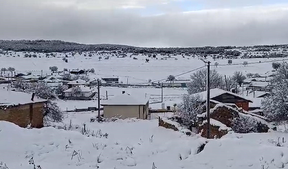 Eskişehir'de Bir İlçede Kar Kalınlığı 35 Santimetreyi Geçti!
