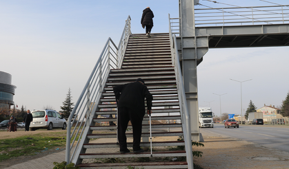 Eskişehir’de Mahallenin Ortasından Geçen Çevre Yolu Hayatı Zorlaştırıyor