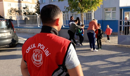 Eskişehir’de Okul Çevrelerinde 572 Şahıs Tek Tek Sorgulandı!