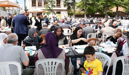 Eskişehir’de Binlerce Kişi Yağmur ve Şükür Duasında Buluştu!