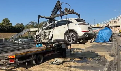 Otomobilin Otobüse Çarptığı Feci Kazada 1'i Polis 3 Kişi Hayatını Kaybetti!