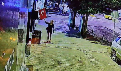 Türk Bayrağını Yakmaya Çalışan Şahıs Hakkında Yeni Gelişme!
