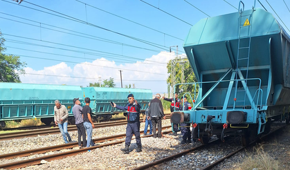 Eskişehir’de Vagonun Üzerine Çıkan Baba ve Oğul Elektrik Akımına Kapıldı!