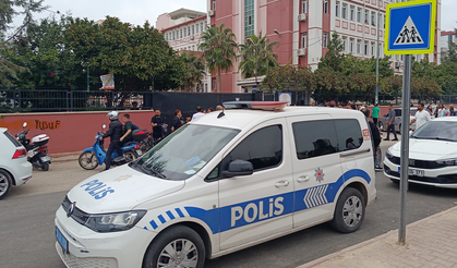 Okulda Kan Donduran Olay! Dedikodu Kavgasında Arkadaşını Bıçakladı!