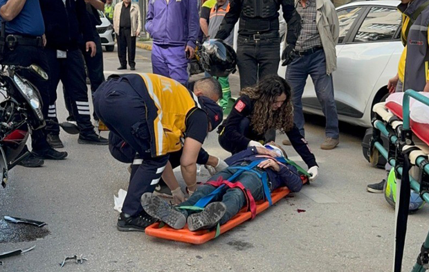Eskişehir’de Korkutan Kaza! Motosiklet ile Kamyonet Çarpıştı