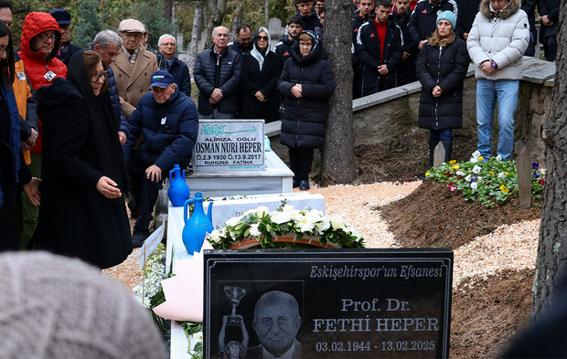 Eskişehirspor’un Efsanesi Fethi Heper Mezarı Başında Anıldı!