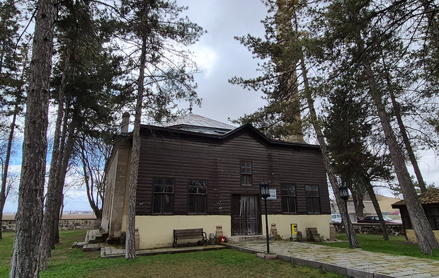 Eskişehir’de 129 Yıllık Cami Adeta Çürümeye Terk Edildi!