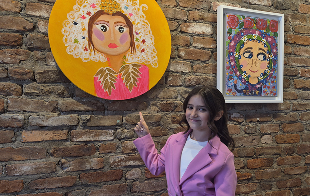Eskişehir’de Minik Sanatçı 9 Yaşında İlk Sergisini Açtı!