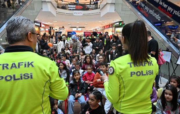 Eskişehir Polisinden Çocuklara Anlamlı Farkındalık Etkinliği