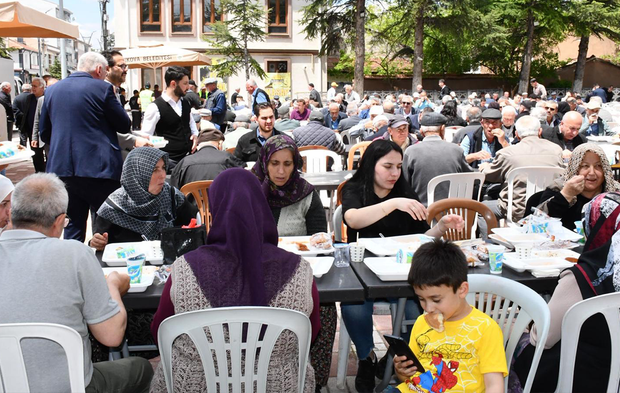 Eskişehir’de Binlerce Kişi Yağmur ve Şükür Duasında Buluştu!