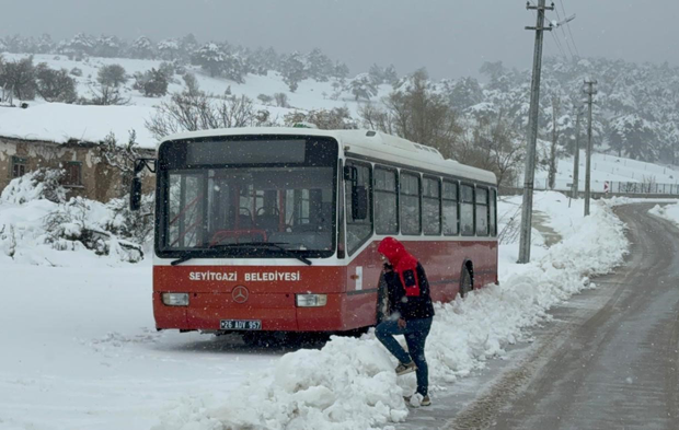 Eskişehir’de Etkili Olan Kar Yağışı Nedeniyle Yollar Kapandı