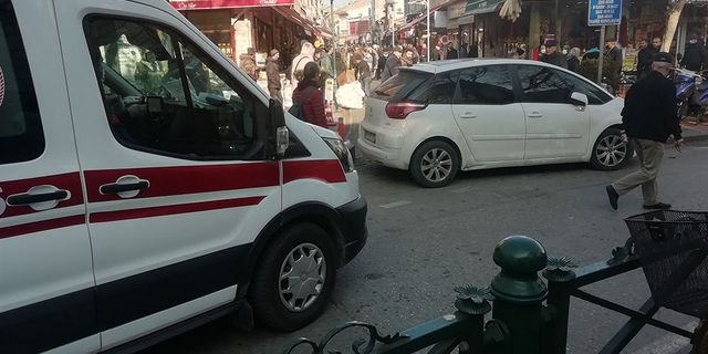 Eskişehir'de duyarsız sürücü sıkıntısı; Ambulans yoldan geçemedi!