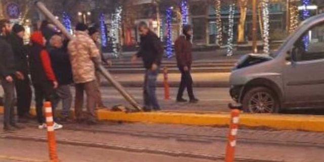 Eskişehir'de tramvay seferlerini aksatan kaza!