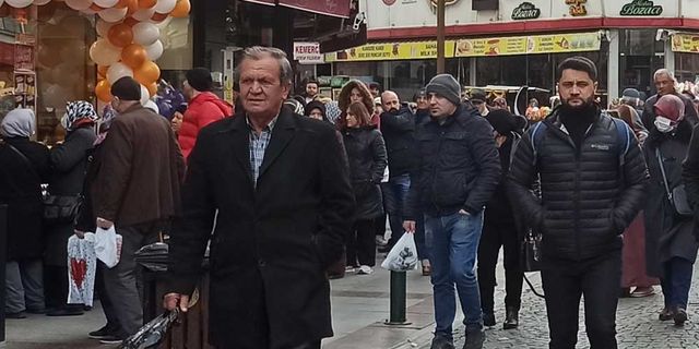 Eskişehir'de yüzde 30'luk indirimi duyan oraya koştu; Uzun kuyruklar oluştu!