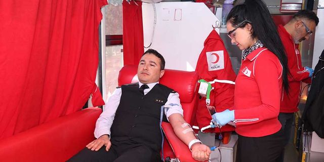 Eskişehir’de jandarma personeli Kızılay’a kan bağışladı