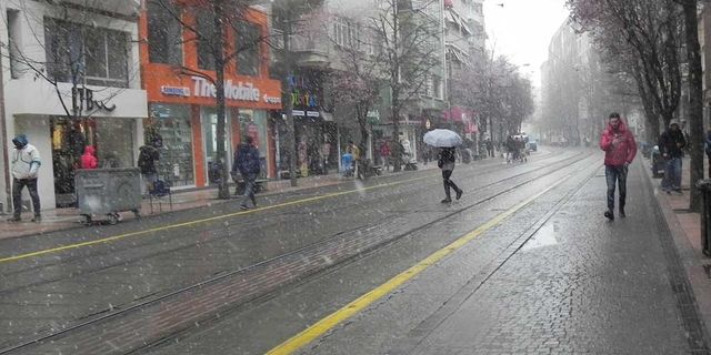Eskişehir'de soğuk ve yağışlı hava bir süre daha sürecek
