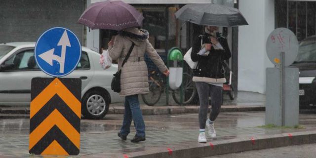Sağanak yağmur yağışı Eskişehir'i etkisi altına aldı