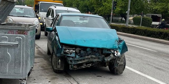 Eskişehir’de trafik kazası; 3 araç zarar gördü!