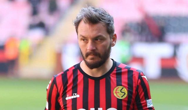 Eskişehirspor'da sürpriz ayrılık; Tecrübeli futbolcu artık forma giymeyecek!