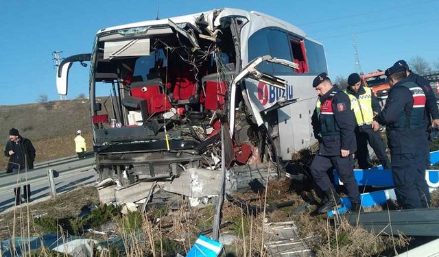 26 plakalı yolcu otobüsü kaza yaptı; 14 kişi yaralandı!