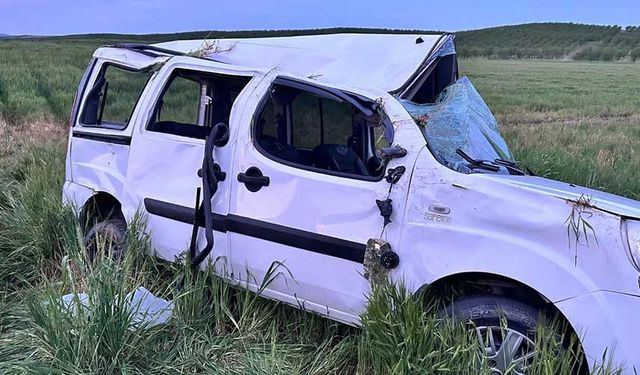 Korkunç kaza: Hafif ticari araç şarampole yuvarlandı 1 ölü çok sayıda yaralı var!