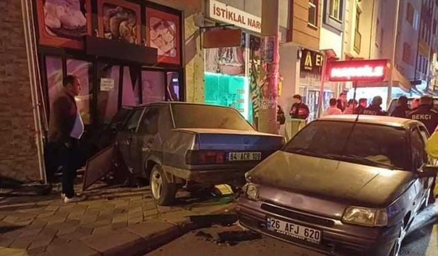 Eskişehir'de kontrolden çıkan otomobil dükkana daldı!