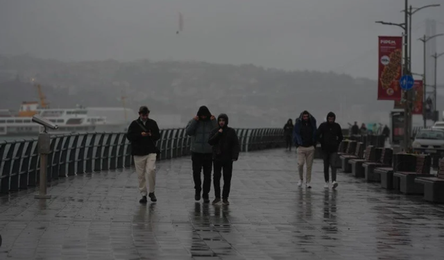 İstanbul’da Lodos Fırtınası! Deniz ve Hava Ulaşımı Felç Oldu