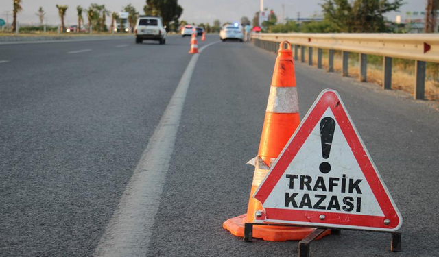 Afyonkarahisar'da Trafik Kazası: Araç İstinat Duvarına Çarptı