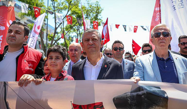 Özgür Özel’den AKP’li Gençlere Çağrı: Reisin Elinden O Topu Geri Alın