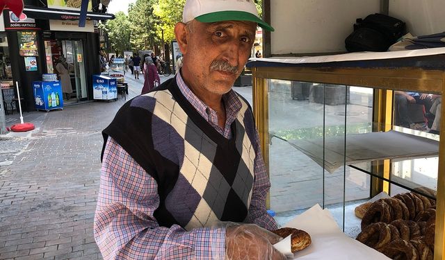 Eskişehir’de Kanserle Mücadele Eden Simitçinin Zorlu Mesaisi