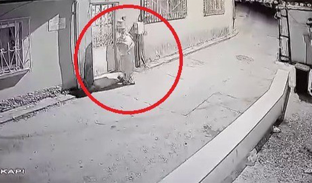 Korku Filmi Gerçek Oldu! Palyaço Bıçakla Çocukları Kovaladı