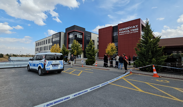 Üniversite Önünde Eski Eşini Tüfekle Acımasızca Katletti!