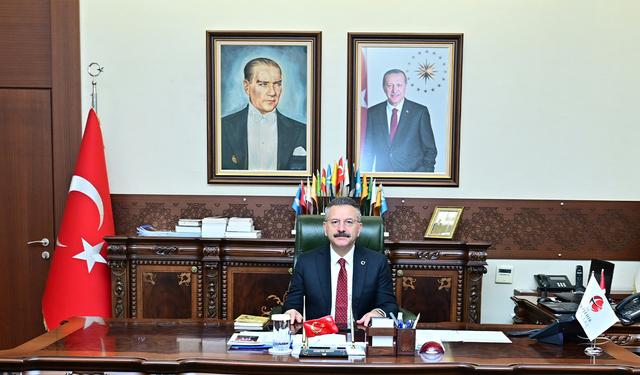 Vali Aksoy: Milletimizin Makus Talihini Değiştiren Atatürk, Eşsiz Bir Liderdir!
