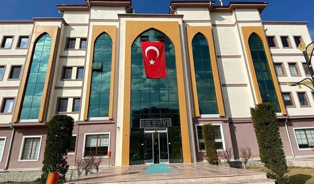 Komşuda İstifa Depremi! Zehir Zemberek Sözlerle Ayrıldı