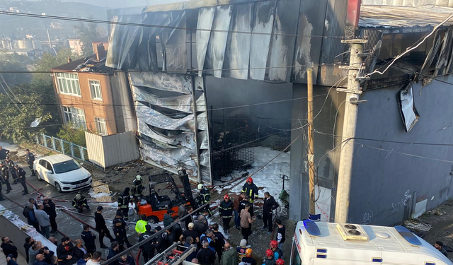 Parfüm Dolum Tesisinde Yangın 6 Kişi Hayatını Kaybetti