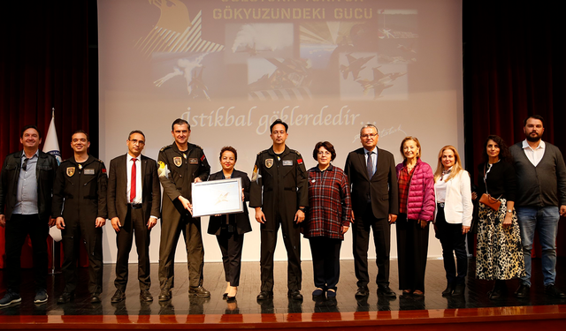 SOLOTÜRK Gösteri Ekibi Eskişehir’de Öğrencilerle Buluştu!