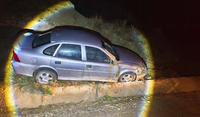 Eskişehir Yolunda Şarampole Savrulan Araçta 2 Kişi Yaralandı