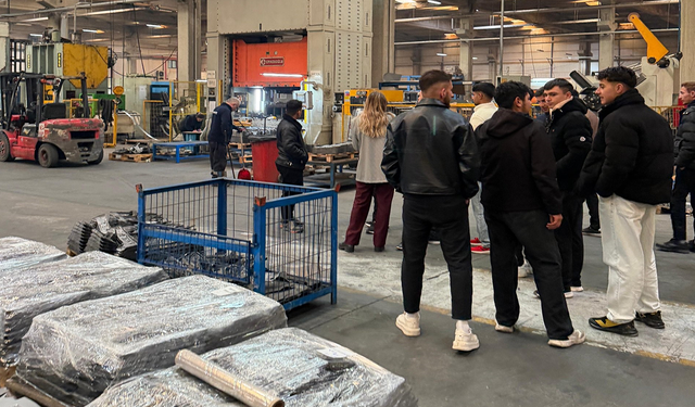 Eskişehir’de Öğrenciler Üretimi Yerinde Öğreniyor