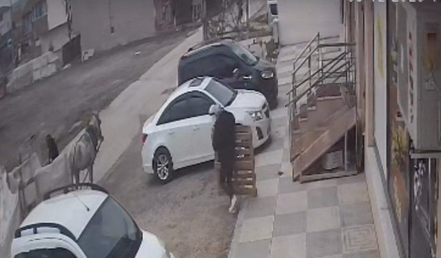 Eskişehir’de Uyarılara Rağmen Malzemeleri Alıp Uzaklaştılar!